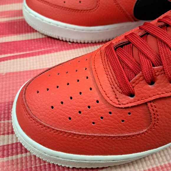 Size 8.5 Nike Air Force 1 NBA University Red Black Statement Game Men's - Picture 9 of 13